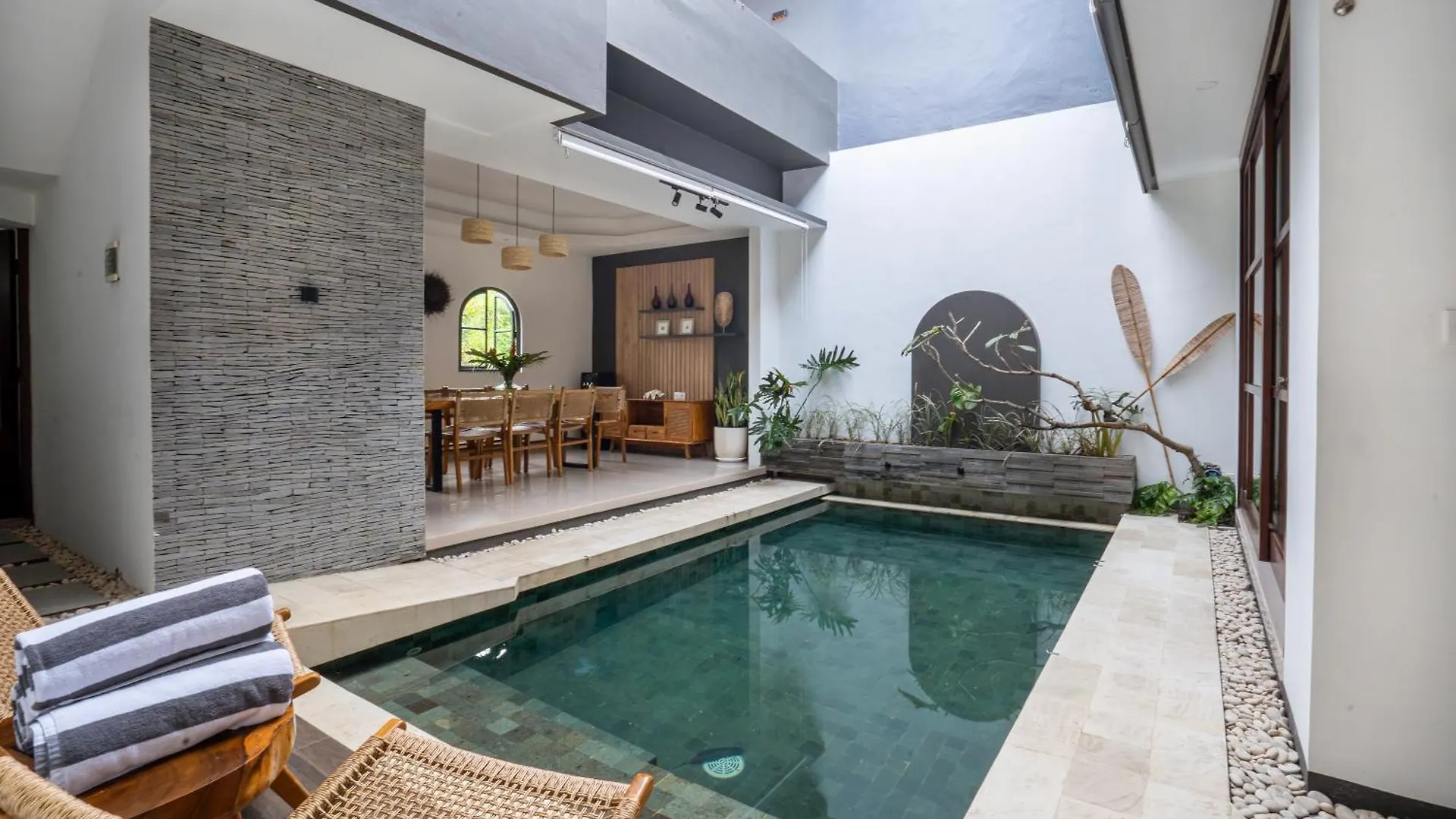 Jimbaran Breeze Villa Indonesia